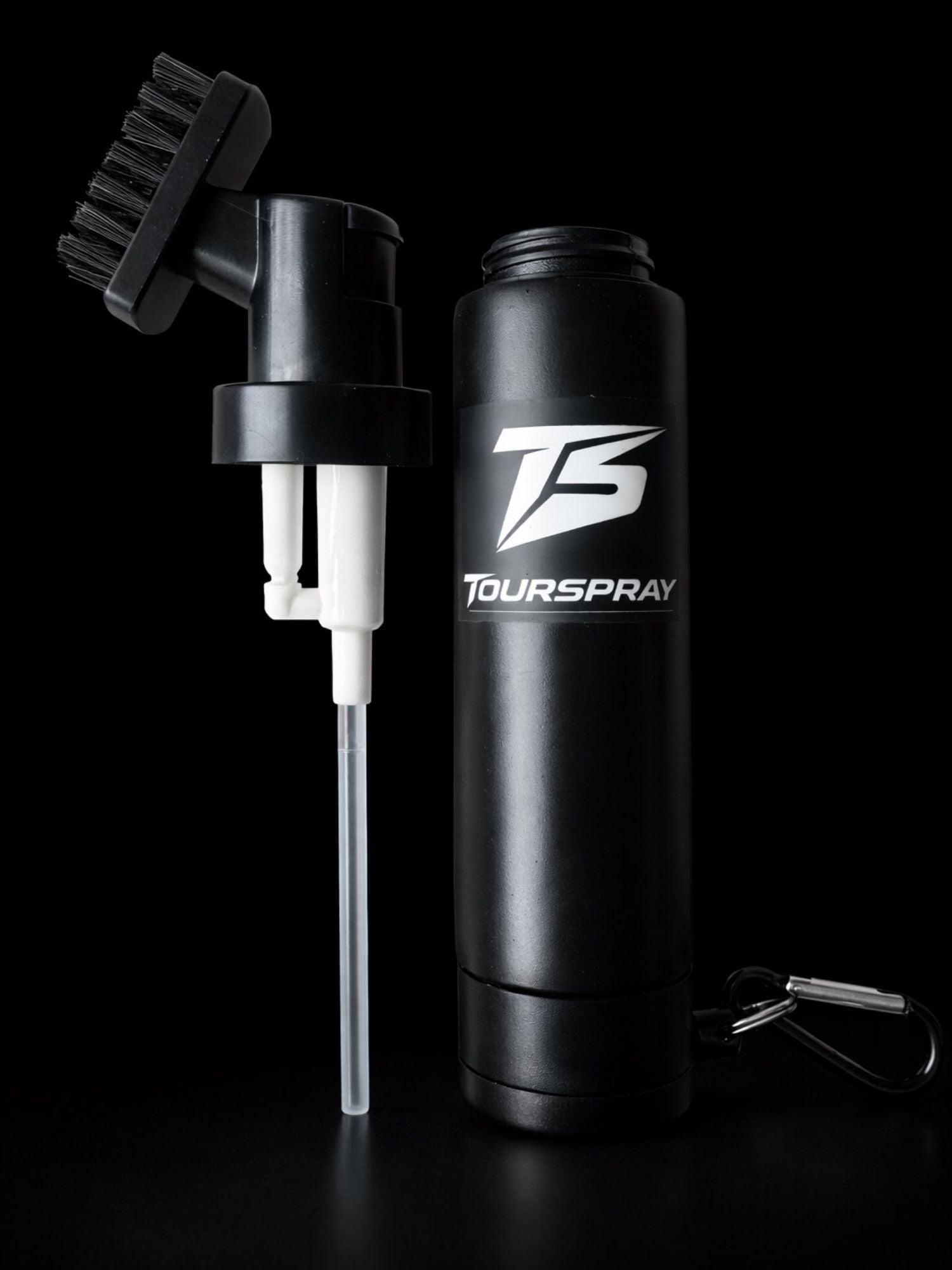 Engineered like
the clubs it cleans.